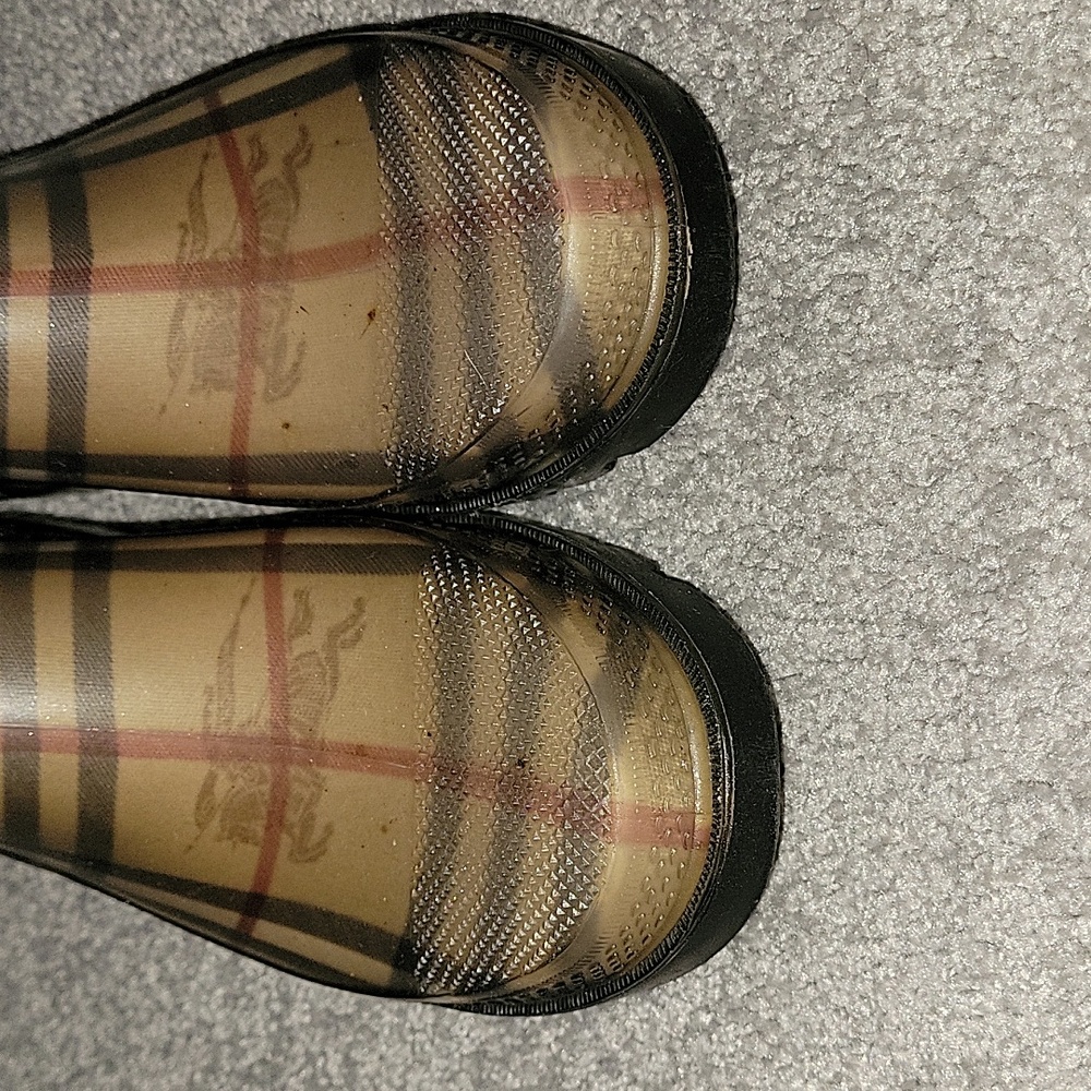 Authentic Burberry rain boots - Picture 3 of 11